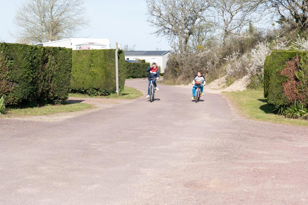Camping Les Carolins Saint-Lo-d'Ourville Екстериор снимка